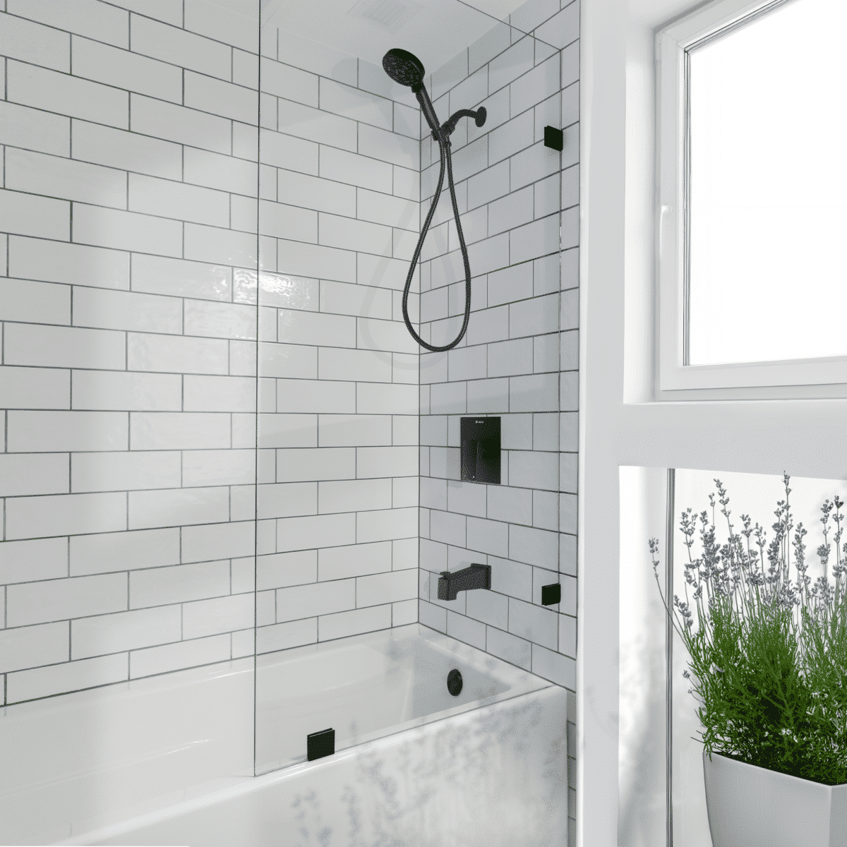 Ensemble bain-douche à pression équilibrée LUNA akuaplus® avec bec de bain et douchette 8 réglages